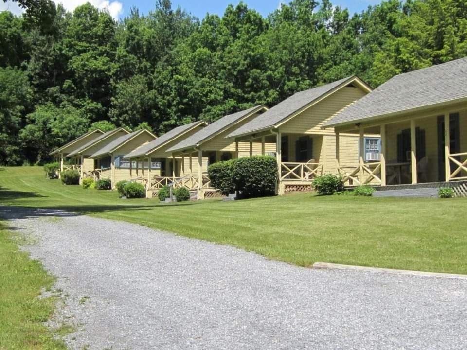 Serenity Motel Shaftsbury Bagian luar foto