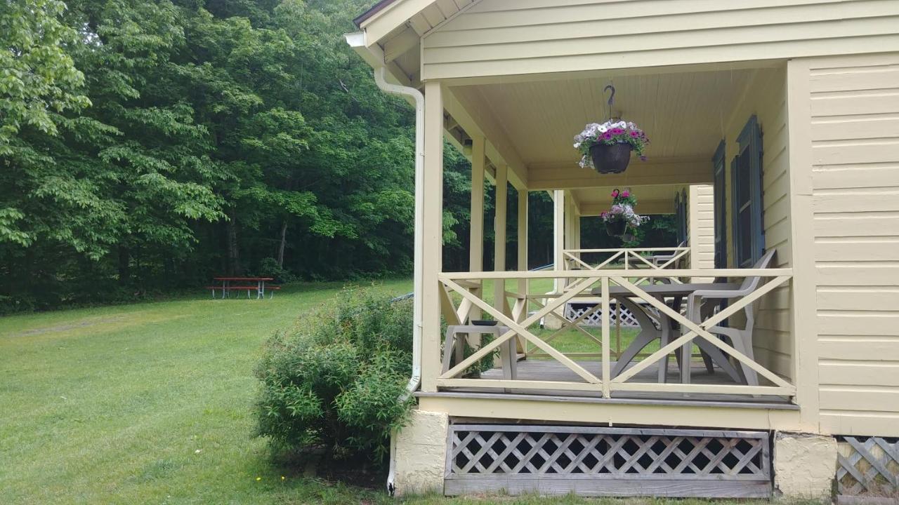 Serenity Motel Shaftsbury Bagian luar foto