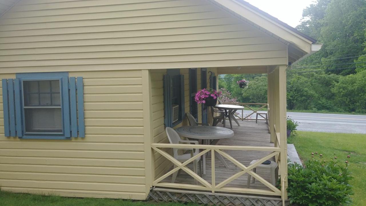 Serenity Motel Shaftsbury Bagian luar foto