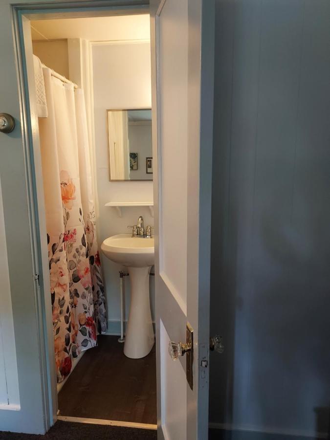 Serenity Motel Shaftsbury Bagian luar foto