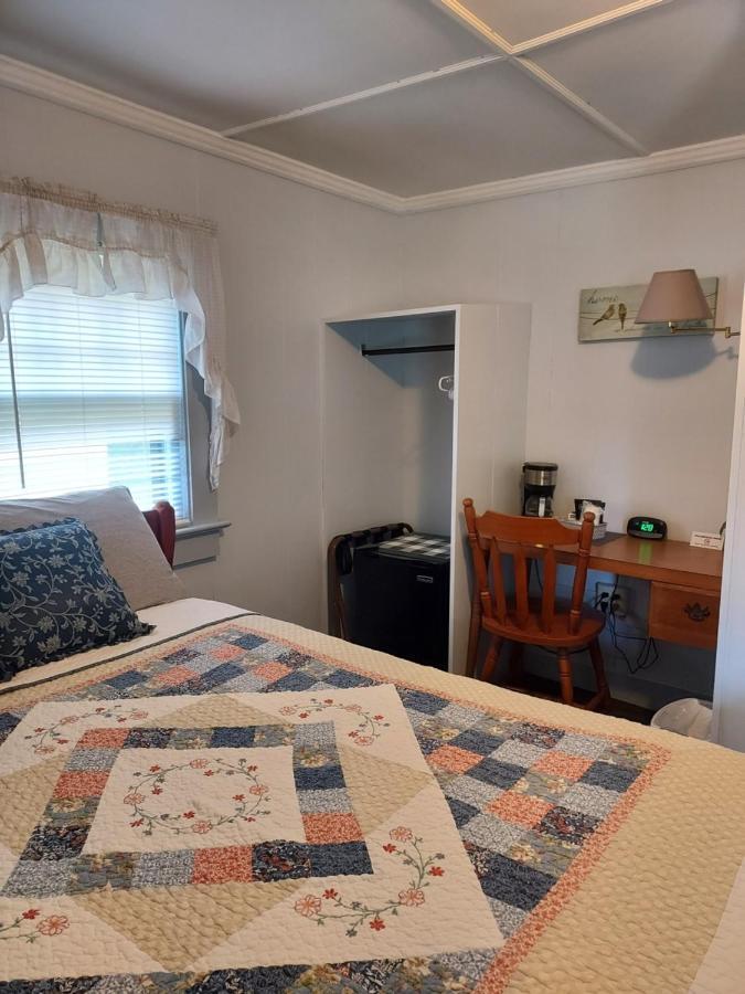 Serenity Motel Shaftsbury Bagian luar foto