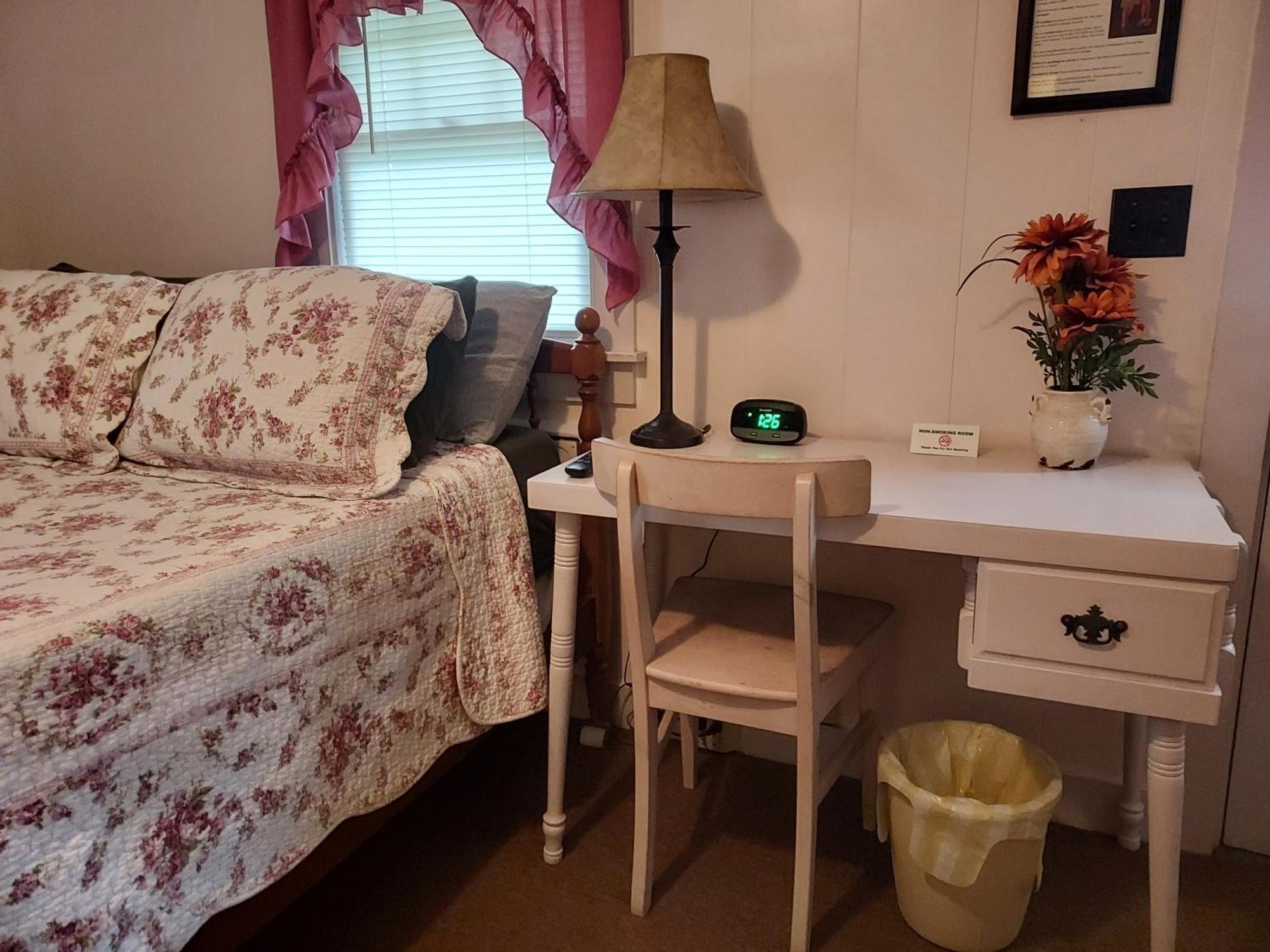 Serenity Motel Shaftsbury Bagian luar foto