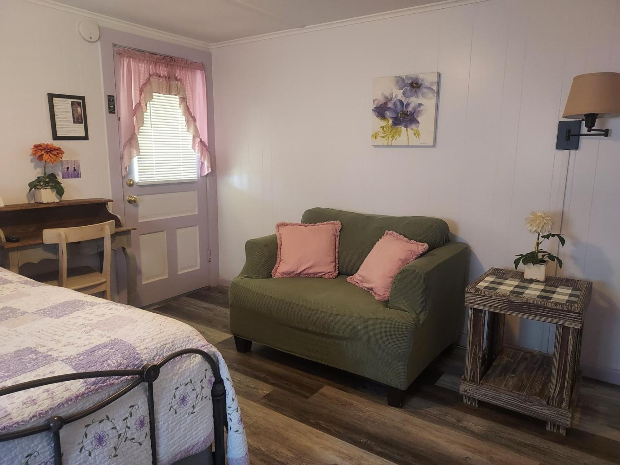 Serenity Motel Shaftsbury Bagian luar foto