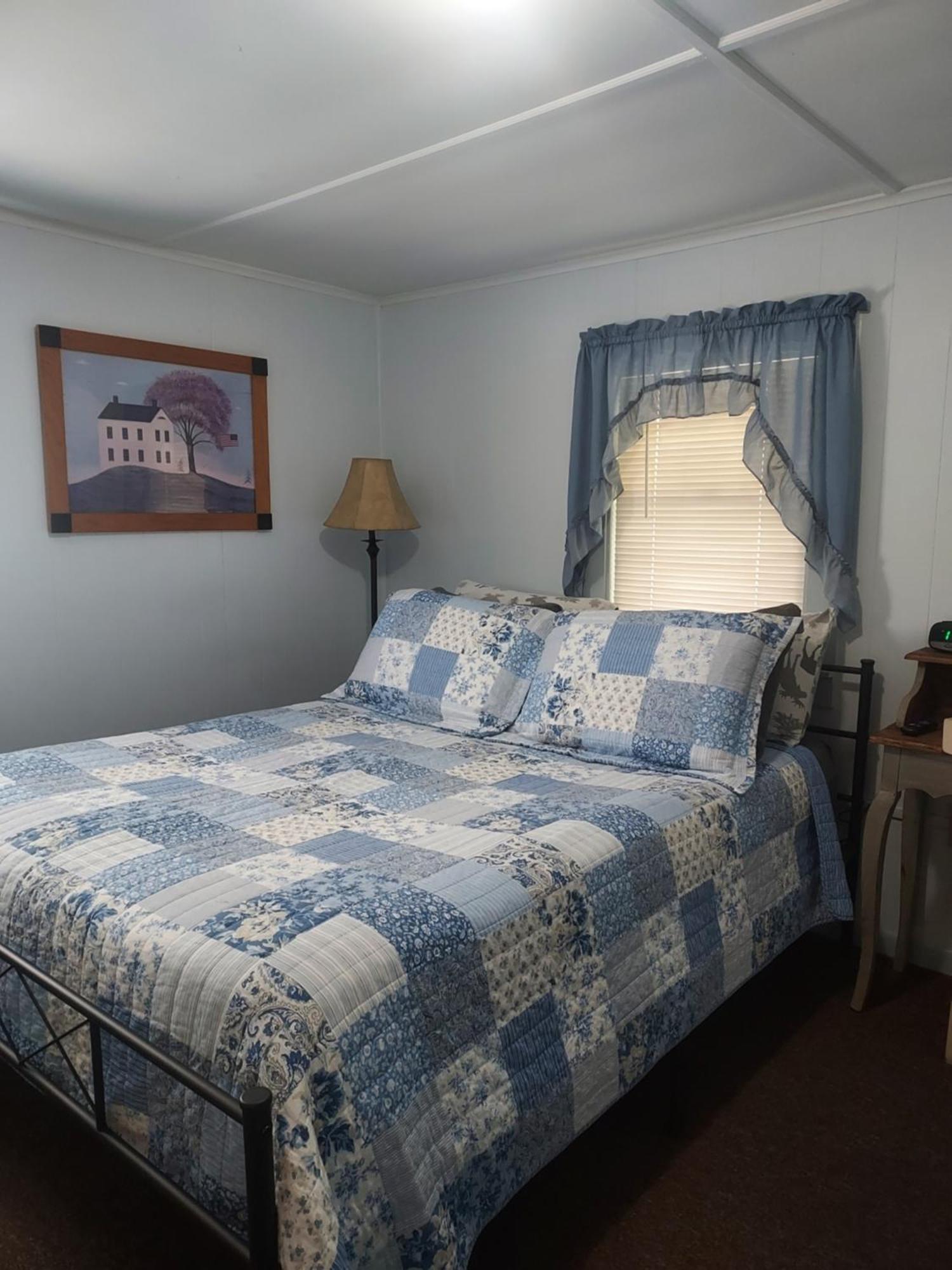 Serenity Motel Shaftsbury Bagian luar foto