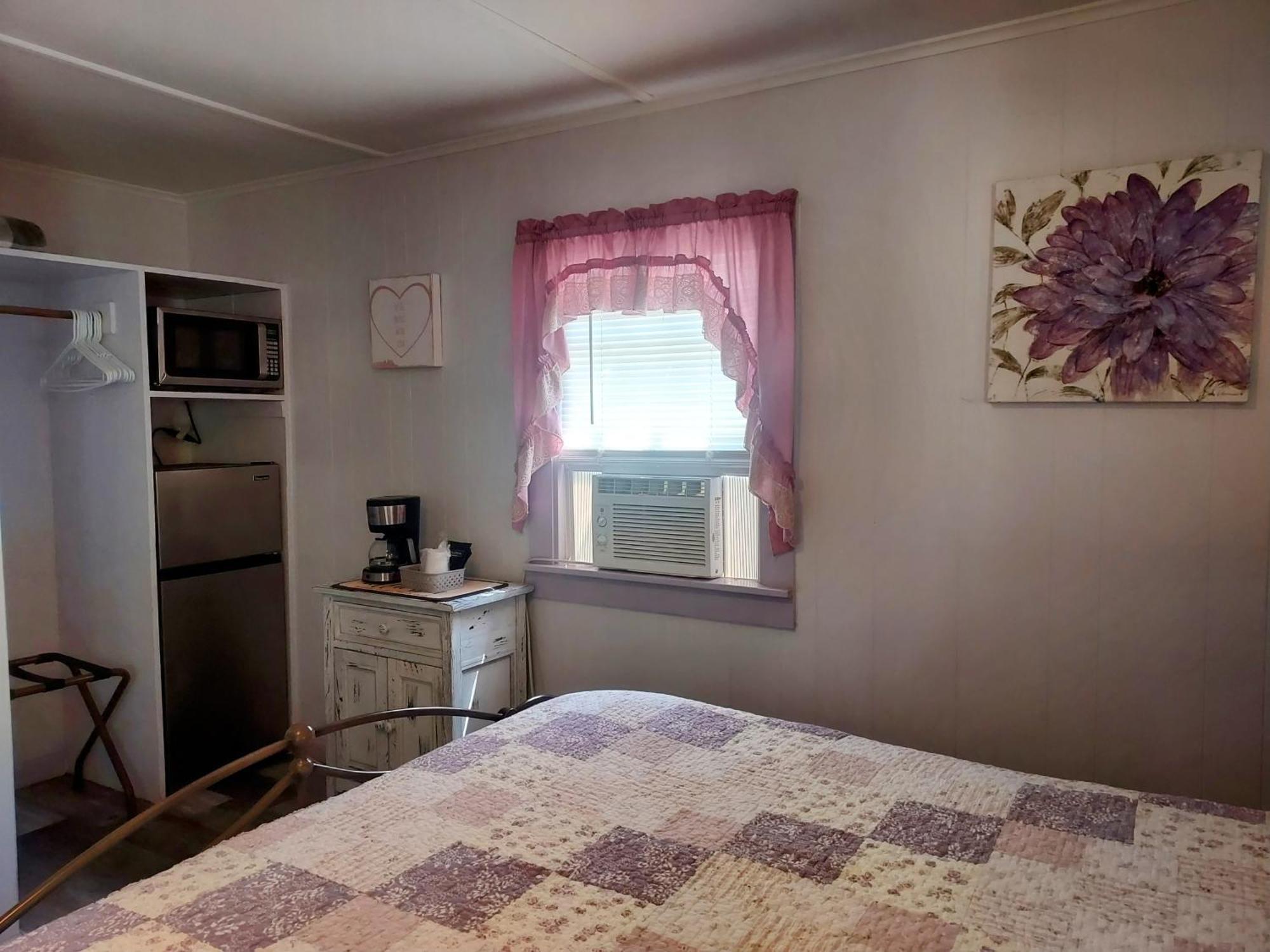 Serenity Motel Shaftsbury Bagian luar foto