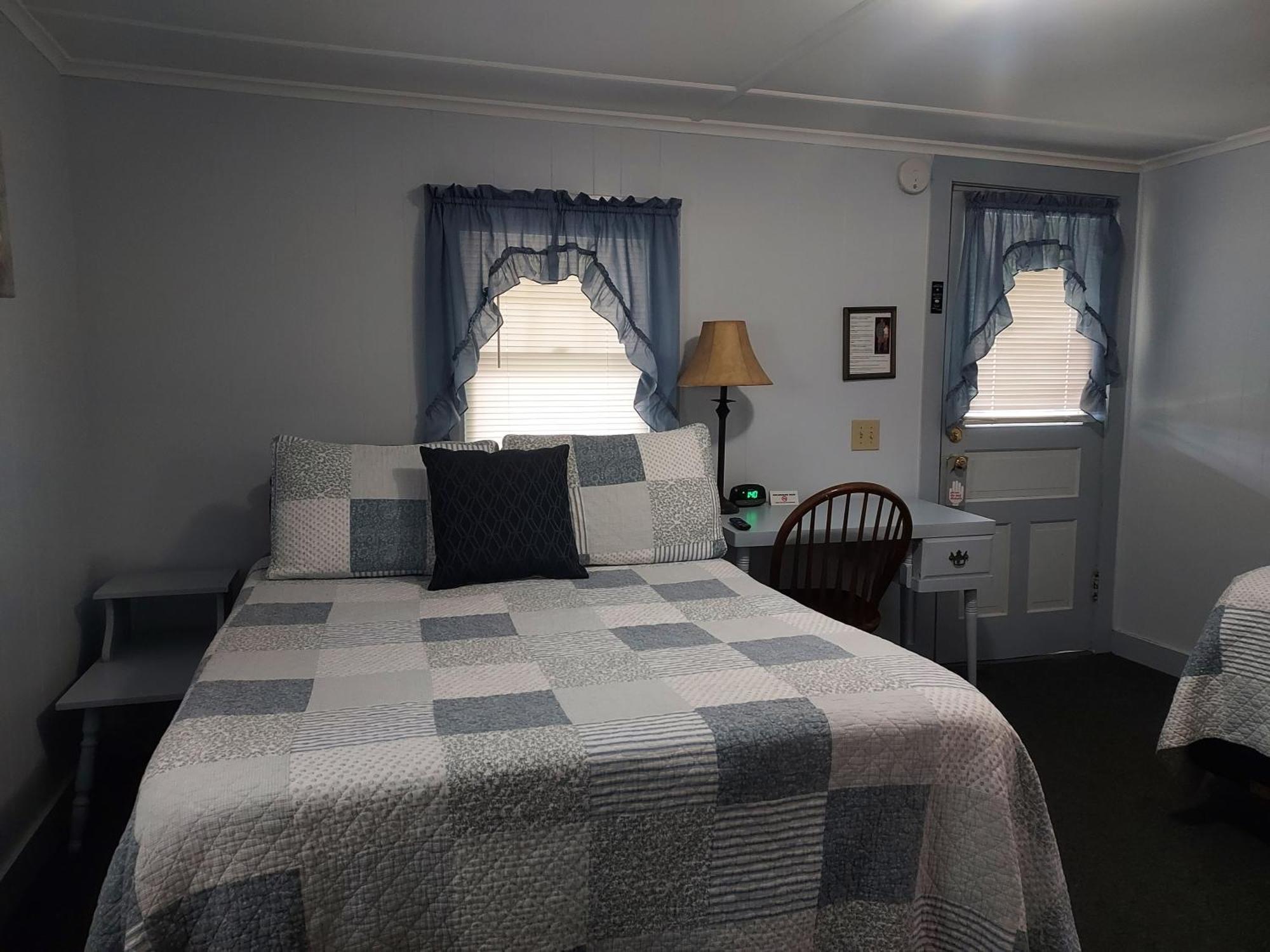 Serenity Motel Shaftsbury Bagian luar foto