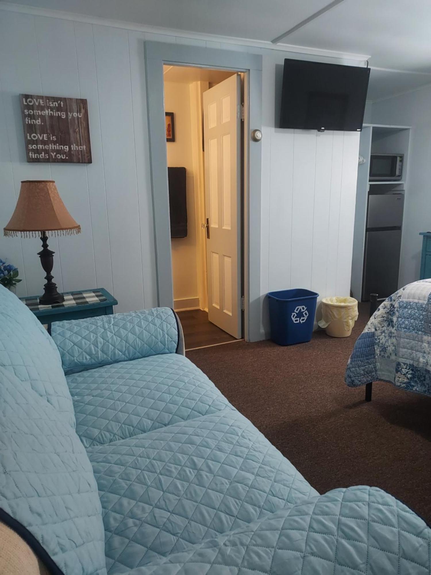 Serenity Motel Shaftsbury Bagian luar foto