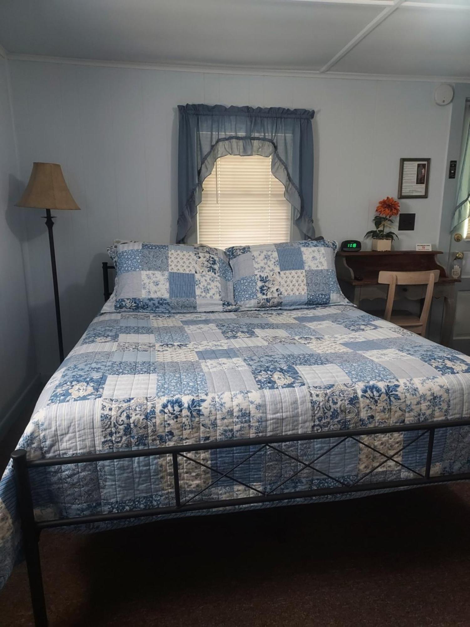 Serenity Motel Shaftsbury Bagian luar foto