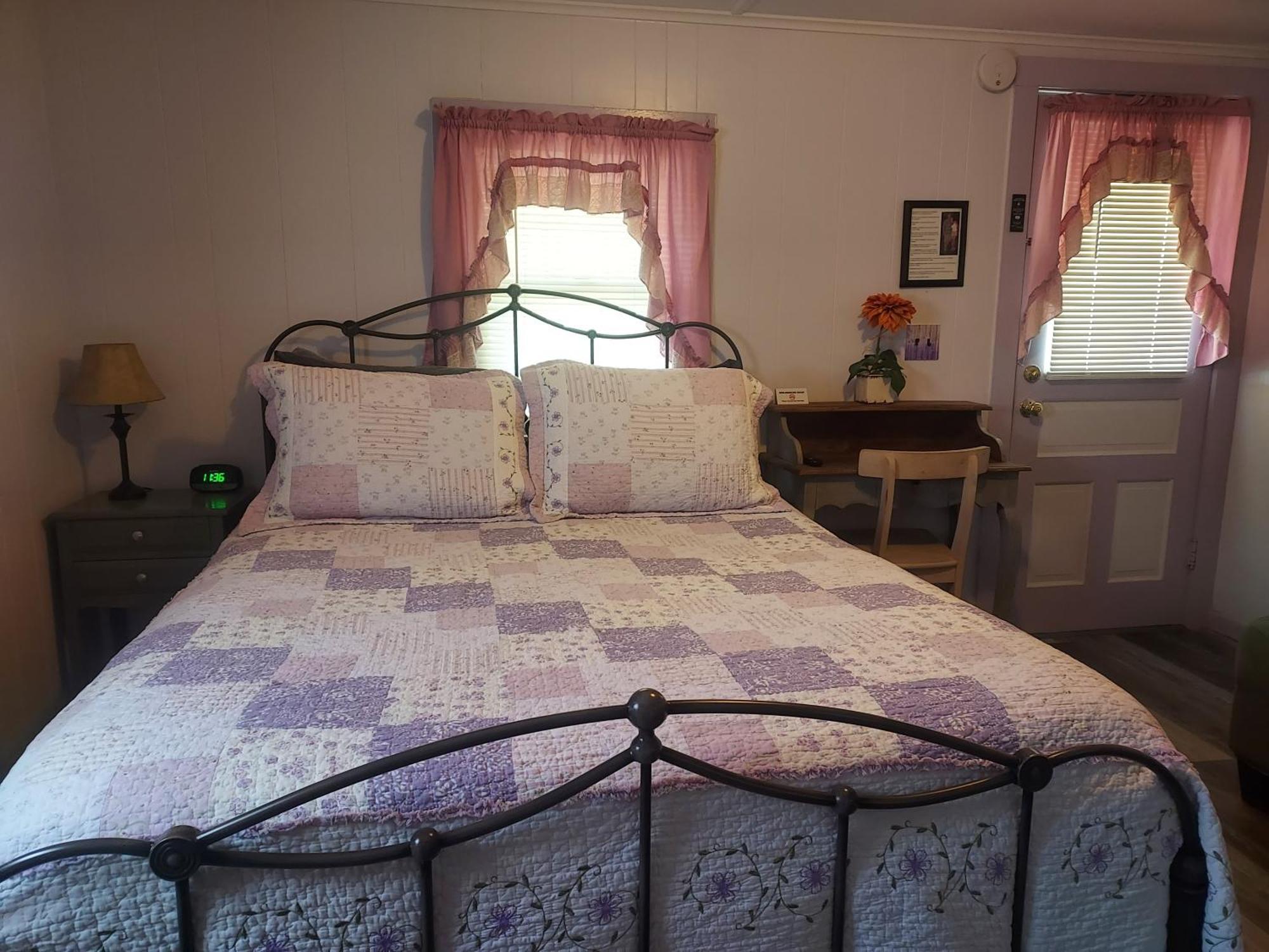 Serenity Motel Shaftsbury Bagian luar foto