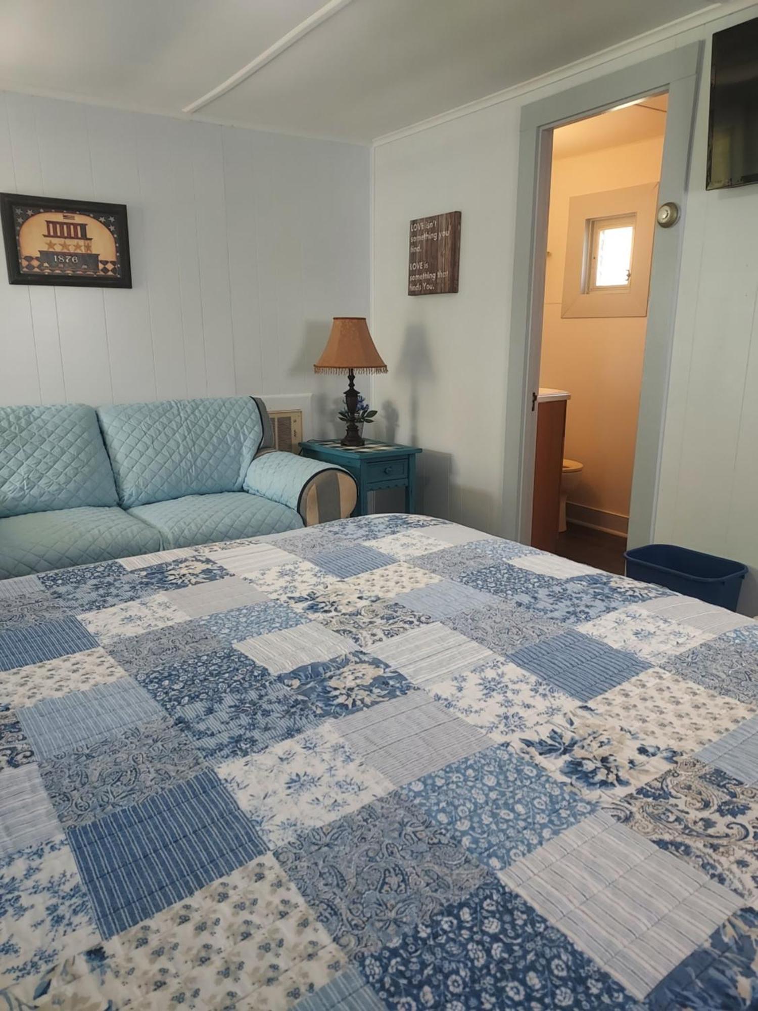 Serenity Motel Shaftsbury Bagian luar foto