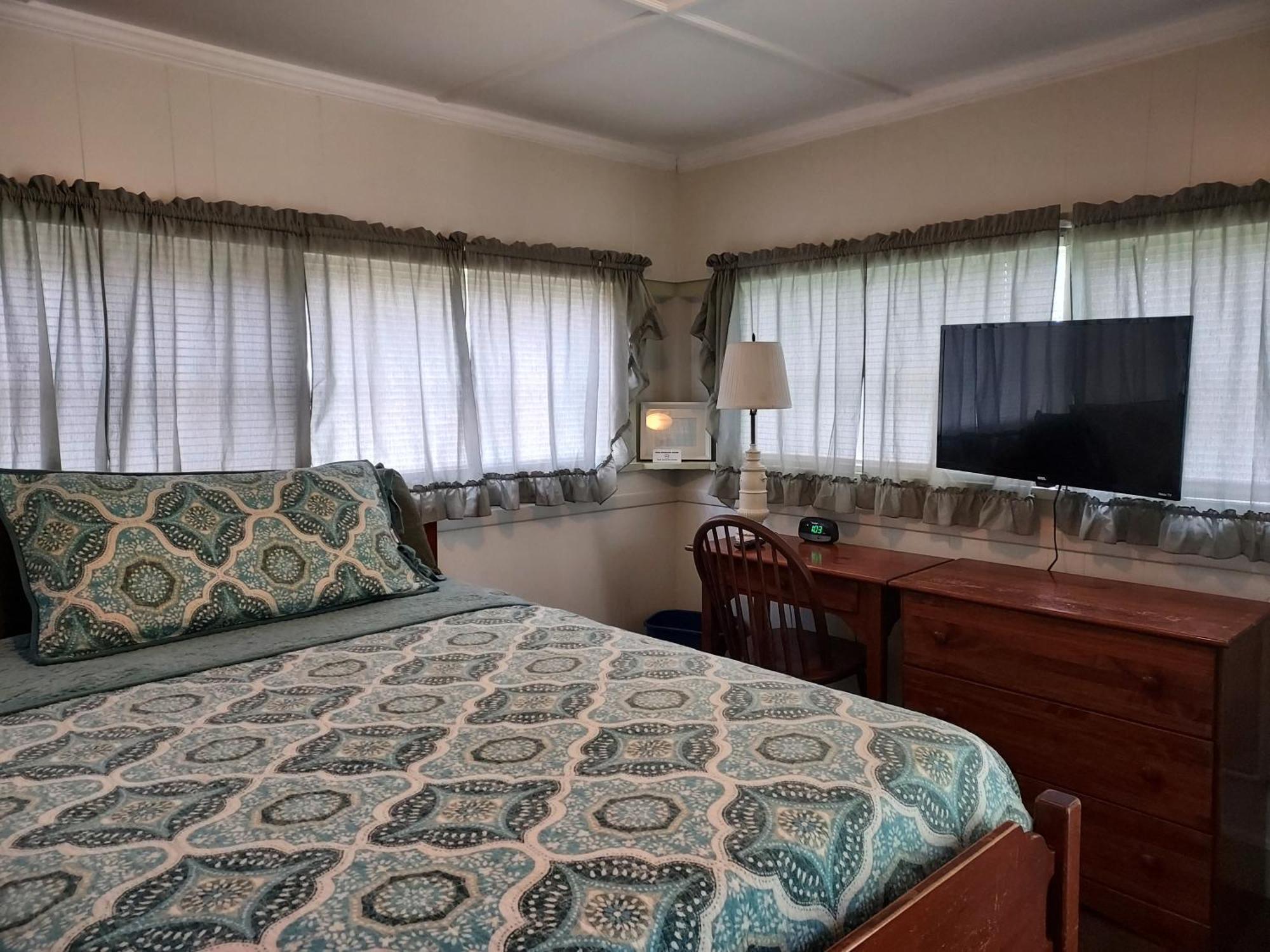 Serenity Motel Shaftsbury Bagian luar foto
